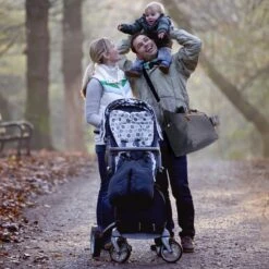 Brisby Slijtvaste Luiertas - Verzorgingstas Groot - Grijs - Inclusief Verschoonmatje - Isoleervakken - Fopspeen Houder - Makkelijk Te Bevestigen Aan De Kinderwagen 15 Brisby Slijtvaste Luiertas - Verzorgingstas Groot - Grijs - Inclusief Verschoonmatje - Isoleervakken - Fopspeen Houder - Makkelijk Te Bevestigen Aan De Kinderwagen -Babyproducten Korting 1200x1200 11