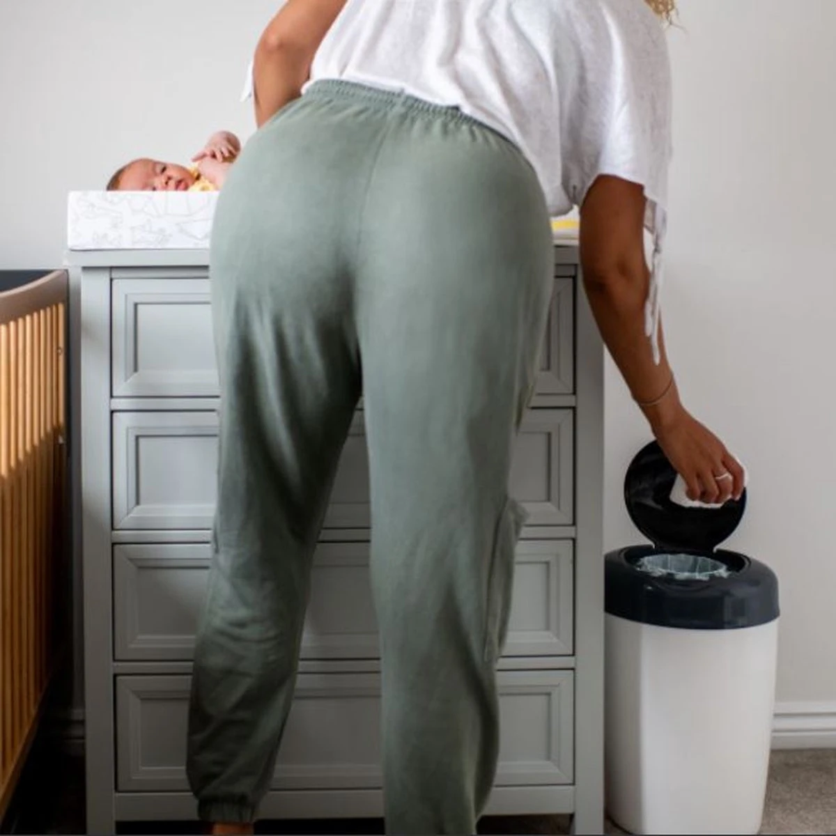 Tommee Tippee Simplee Sangenic Luieremmer, Milieuvriendelijker Systeem, Inclusief 1 Navulcassette Met Duurzaam Geproduceerde Antibacteriële GREENFILM, Grijs 7 Tommee Tippee Simplee Sangenic Luieremmer, Milieuvriendelijker Systeem, Inclusief 1 Navulcassette Met Duurzaam Geproduceerde Antibacteriële GREENFILM, Grijs - Afbeelding 5