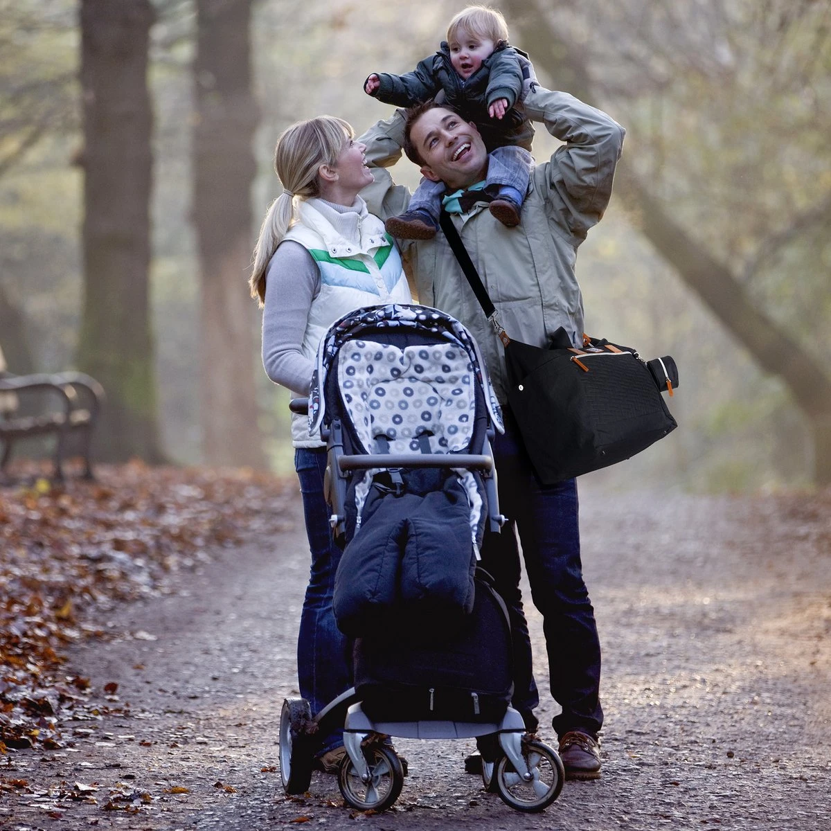 Brisby Slijtvaste Luiertas - Verzorgingstas Groot -Zwart - Inclusief Verschoonmatje - Isoleervakken - Fopspeen Houder - Makkelijk Te Bevestigen Aan De Kinderwagen 10 Brisby Slijtvaste Luiertas - Verzorgingstas Groot -Zwart - Inclusief Verschoonmatje - Isoleervakken - Fopspeen Houder - Makkelijk Te Bevestigen Aan De Kinderwagen - Afbeelding 8