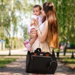 Brisby Slijtvaste Luiertas - Verzorgingstas Groot -Zwart - Inclusief Verschoonmatje - Isoleervakken - Fopspeen Houder - Makkelijk Te Bevestigen Aan De Kinderwagen 21 Brisby Slijtvaste Luiertas - Verzorgingstas Groot -Zwart - Inclusief Verschoonmatje - Isoleervakken - Fopspeen Houder - Makkelijk Te Bevestigen Aan De Kinderwagen -Babyproducten Korting 1200x1200 81