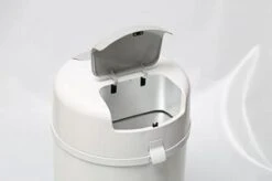 DiaperPail - Clear White - Luieremmer Met Speciale Luiersluis - Werkt Met Normale Vuilniszakken - Luxe Luieremmer - Geen Speciale Cassettes - Geen Geurtjes - Makkelijk Schoon Te Maken - Is Gemaakt Van Aluminium -Babyproducten Korting 1200x798 20