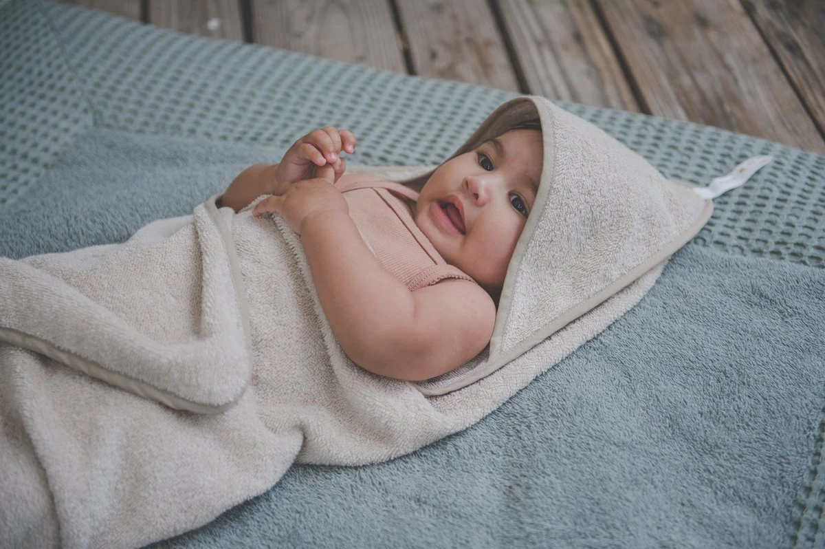 Koeka Baby Badcape Dijon Daily - 100x100cm - Zand 7 Koeka Baby Badcape Dijon Daily - 100x100cm - Zand - Afbeelding 5