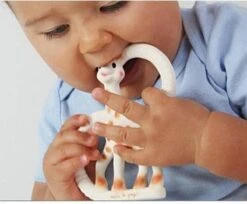 Sophie De Giraf - So Pure - Bijtring - Very Soft - 100% Natuurlijk Rubber -Babyproducten Korting 1200x989 1