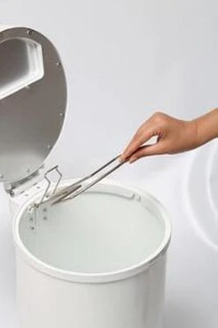 DiaperPail - Clear White - Luieremmer Met Speciale Luiersluis - Werkt Met Normale Vuilniszakken - Luxe Luieremmer - Geen Speciale Cassettes - Geen Geurtjes - Makkelijk Schoon Te Maken - Is Gemaakt Van Aluminium -Babyproducten Korting 798x1200 9