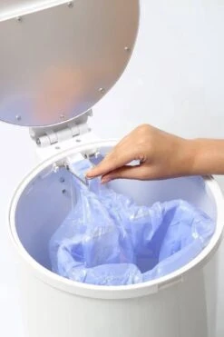 DiaperPail - Clear White - Luieremmer Met Speciale Luiersluis - Werkt Met Normale Vuilniszakken - Luxe Luieremmer - Geen Speciale Cassettes - Geen Geurtjes - Makkelijk Schoon Te Maken - Is Gemaakt Van Aluminium -Babyproducten Korting 799x1200 62