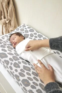 SwaddleMeyco Inbakerdoek Uni - Offwhite - 0-3 Maanden 11 SwaddleMeyco Inbakerdoek Uni - Offwhite - 0-3 Maanden -Babyproducten Korting 800x1200 314