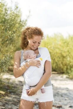 Minimonkey Mini Sling Wit - Klein En Fijn -Babyproducten Korting 800x1200 59