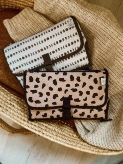 BabyBird - Verschoonmatje Leopard - Waterbestendig -Babyproducten Korting 900x1200 23