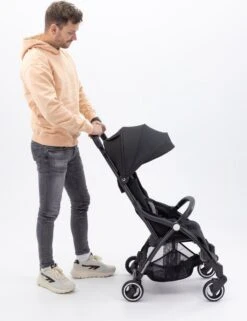 Hamilton By Yoop X1 Plus Buggy – Nieuw, Hoger, Uitgebreider 2023 Model – Premium Stroller Met One Hand Folding Technologie – Zwart – Lichte, Verstelbare En Wendbare Kinderwagen Met Vele Gemakken 30 Hamilton By Yoop X1 Plus Buggy – Nieuw, Hoger, Uitgebreider 2023 Model – Premium Stroller Met One Hand Folding Technologie – Zwart – Lichte, Verstelbare En Wendbare Kinderwagen Met Vele Gemakken -Babyproducten Korting 924x1200
